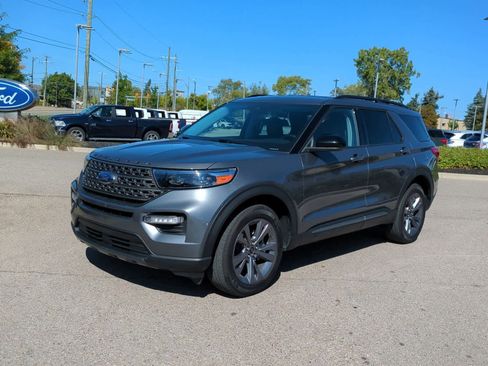 Used 2022 Ford Explorer XLT w/ Equipment Group 202A image 4