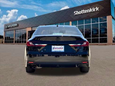 Used 2025 Toyota Camry SE w/ Multimedia Upgrade Package image 7