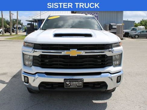 Used 2025 Chevrolet Silverado 2500 LT AWD/4WD image 2