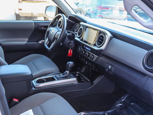 Certified 2021 Toyota Tacoma SR5 AWD/4WD image 17
