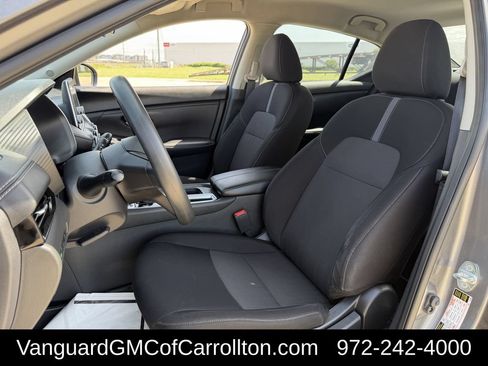 Used 2024 Nissan Sentra SV FWD image 25