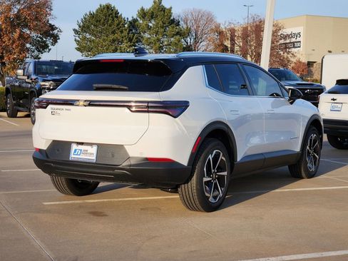 New 2026 Chevrolet Equinox EV LT image 4