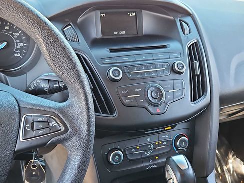 Used 2016 Ford Focus SE image 27