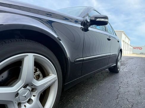 Used 2009 Mercedes-Benz E 350 4MATIC Sedan image 4