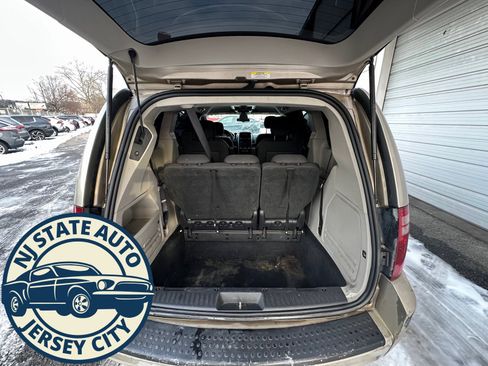 Used 2008 Dodge Grand Caravan SXT w/ Flexible Seating Group image 8