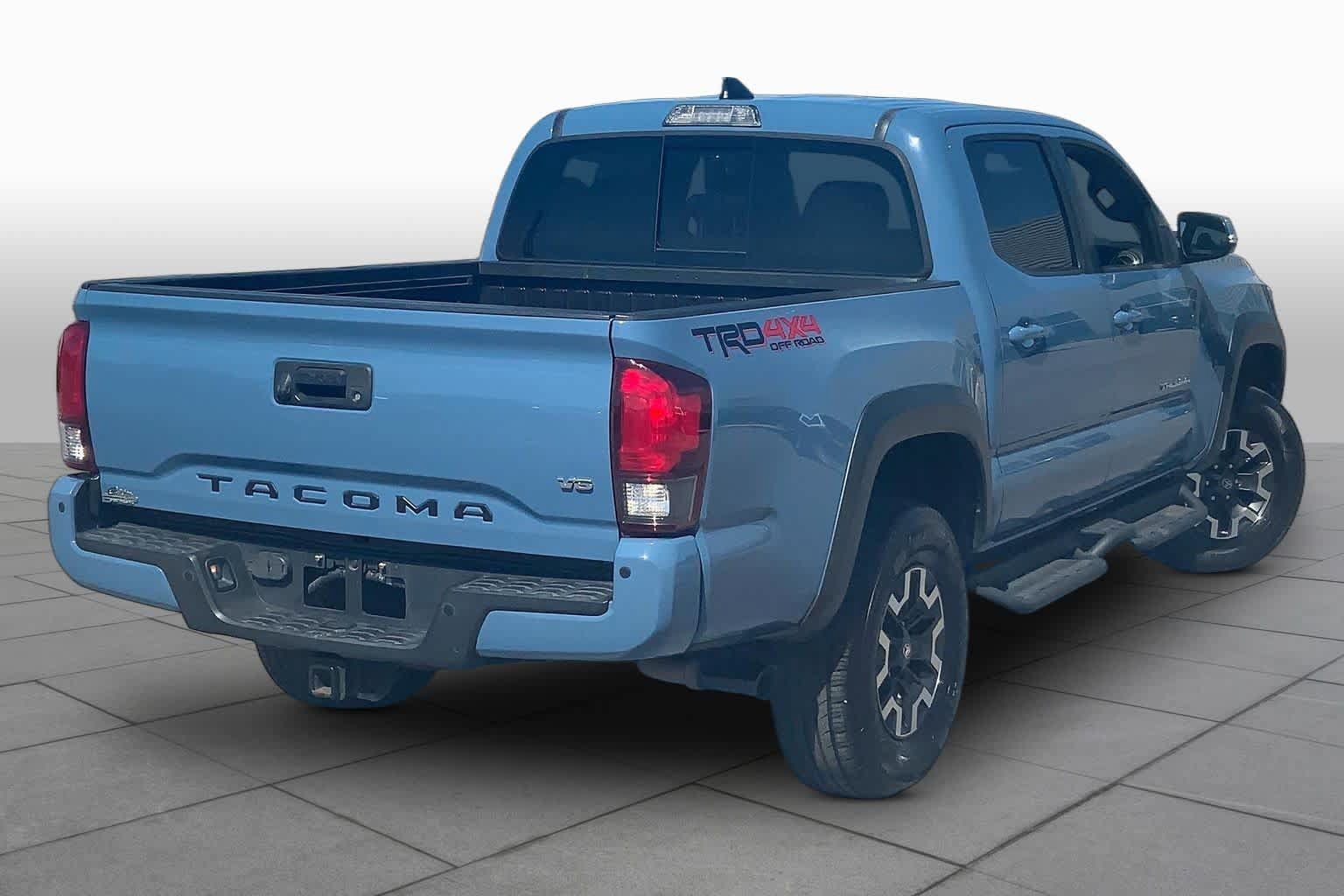 Used 2019 Toyota Tacoma TRD Off-Road w/ Technology Package AWD/4WD image 12