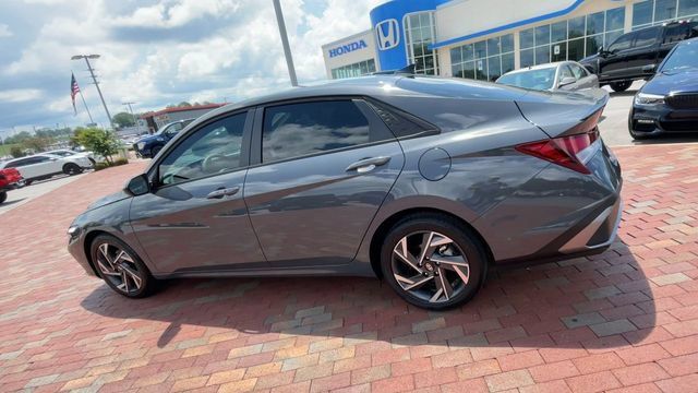 Used 2025 Hyundai Elantra Sport FWD image 7