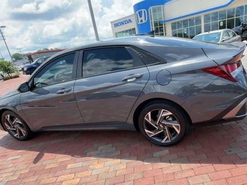 Used 2025 Hyundai Elantra Sport FWD image 7