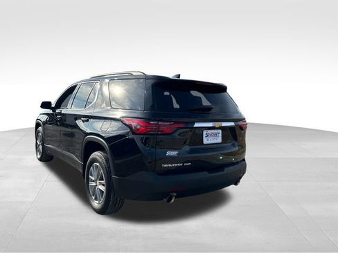 Used 2023 Chevrolet Traverse LT image 3