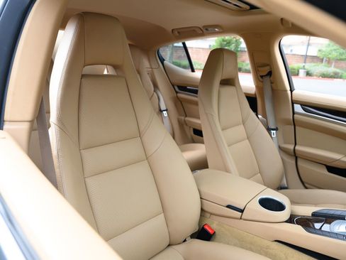 Used 2015 Porsche Panamera 4 image 12