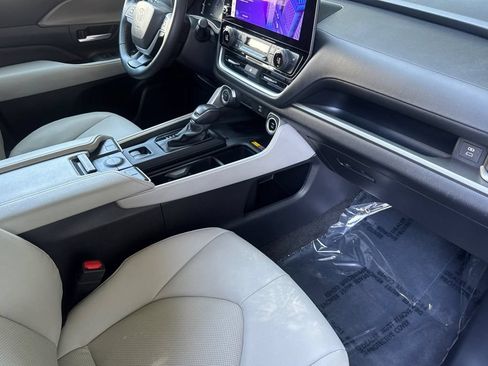 Certified 2025 Toyota Grand Highlander AWD Hybrid image 15
