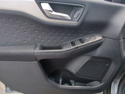 Used 2020 Ford Escape SE FWD image 12