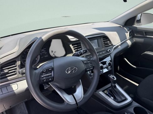 Used 2019 Hyundai Elantra SE w/ Winter Weather Package FWD image 12