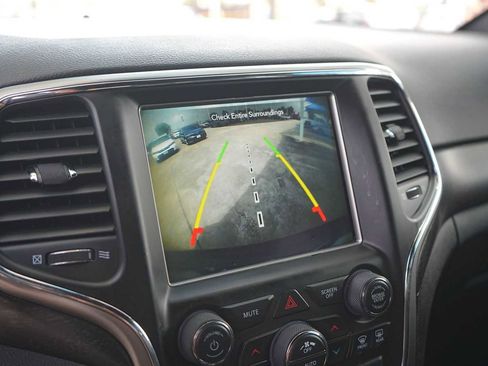 Used 2018 Jeep Grand Cherokee Altitude AWD/4WD image 22