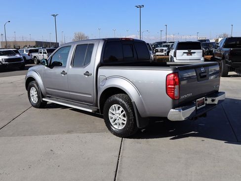Used 2018 Nissan Frontier SV image 4