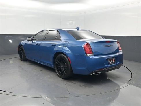 Used 2023 Chrysler 300 Touring L image 3