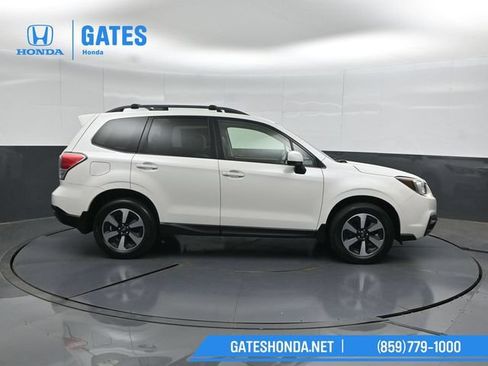 Used 2018 Subaru Forester 2.5i Premium AWD/4WD image 3