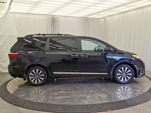Certified 2020 Toyota Sienna XLE image 26