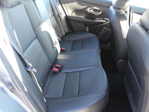 Used 2025 Nissan Sentra SR w/ SR Premium Package image 16