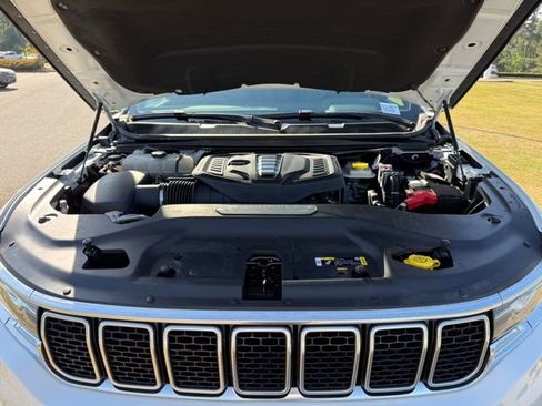 Used 2024 Jeep Wagoneer Series II w/ Flexible Seating Group image 32