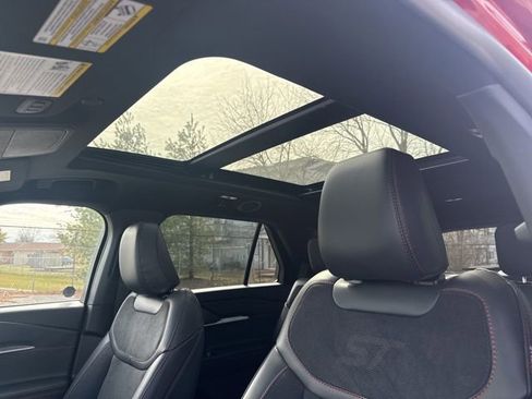 Used 2025 Ford Explorer ST w/ Sun And Sound Package image 14