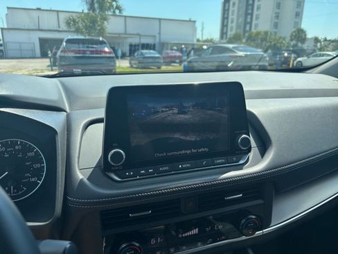 Used 2025 Nissan Rogue SV image 25