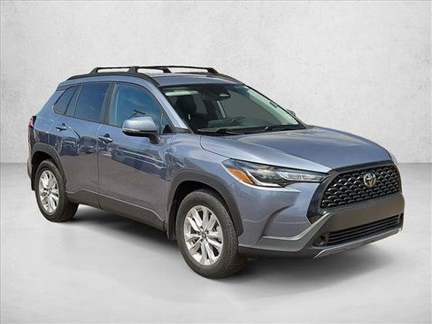 Used 2023 Toyota Corolla Cross LE AWD/4WD image 3
