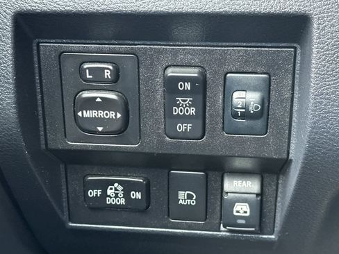 Used 2018 Toyota Tundra SR5 w/ TRD Off Road Package image 28