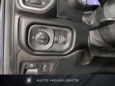 Used 2019 RAM 1500 Laramie w/ Sport Appearance Package AWD/4WD image 24