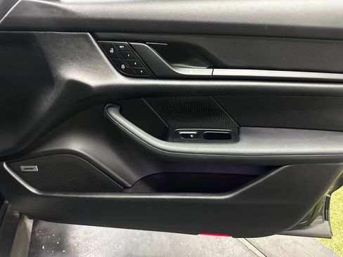 Used 2022 Porsche Taycan image 26