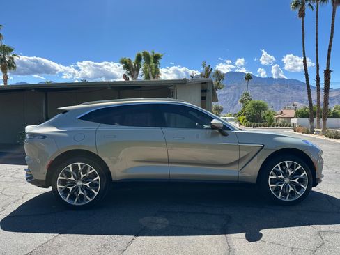 Used 2021 Aston Martin DBX image 10