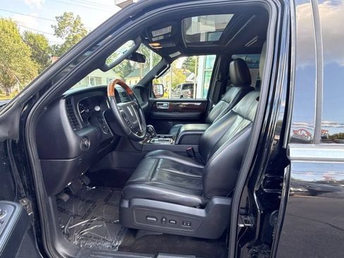 Used 2017 Lincoln Navigator L Select AWD/4WD image 11