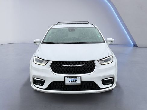 Used 2022 Chrysler Pacifica Touring-L image 8