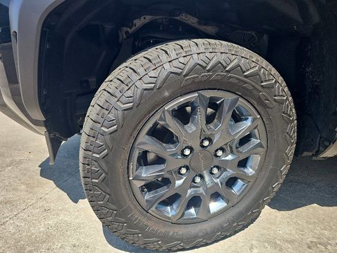 Used 2025 Toyota 4Runner SR5 AWD/4WD image 6
