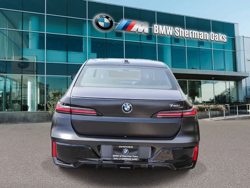 New 2026 BMW 740i w/ Premium Package RWD image 5