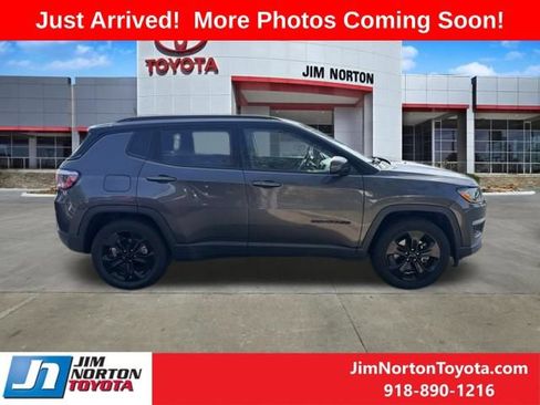 Used 2019 Jeep Compass Latitude FWD image 8
