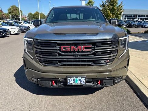 Used 2024 GMC Sierra 1500 AT4 w/ Technology Package AWD/4WD image 4