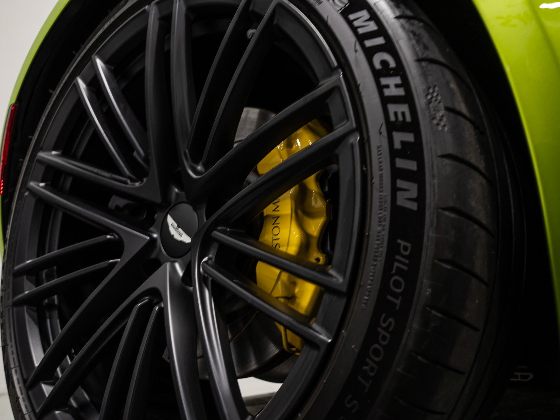 Used 2024 Aston Martin DB12 Coupe RWD image 20