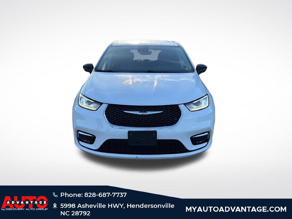 Used 2024 Chrysler Pacifica Touring-L FWD image 8