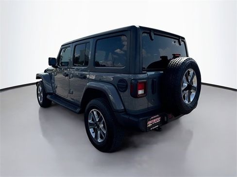 Used 2018 Jeep Wrangler Unlimited Sahara image 9