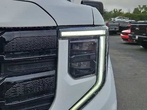 Certified 2023 GMC Sierra 1500 Elevation w/ LPO, Elevation Black Package AWD/4WD image 9