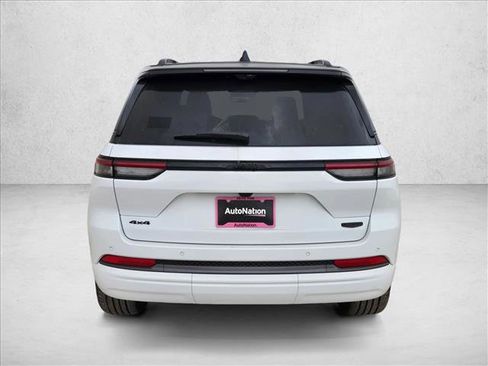 New 2026 Jeep Grand Cherokee Summit image 8