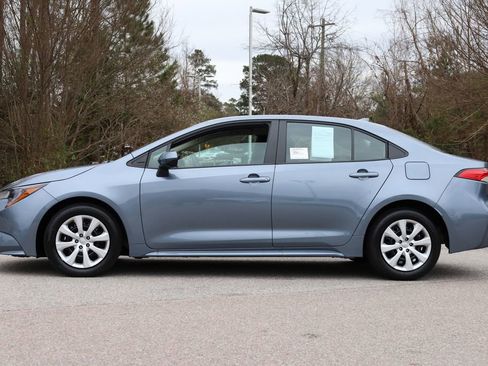 Used 2025 Toyota Corolla LE image 4