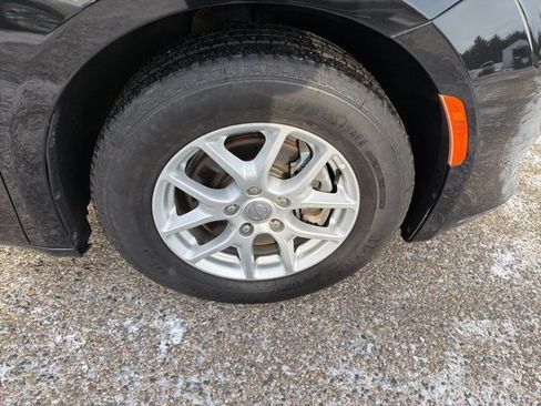 Used 2020 Chrysler Voyager Lxi image 3