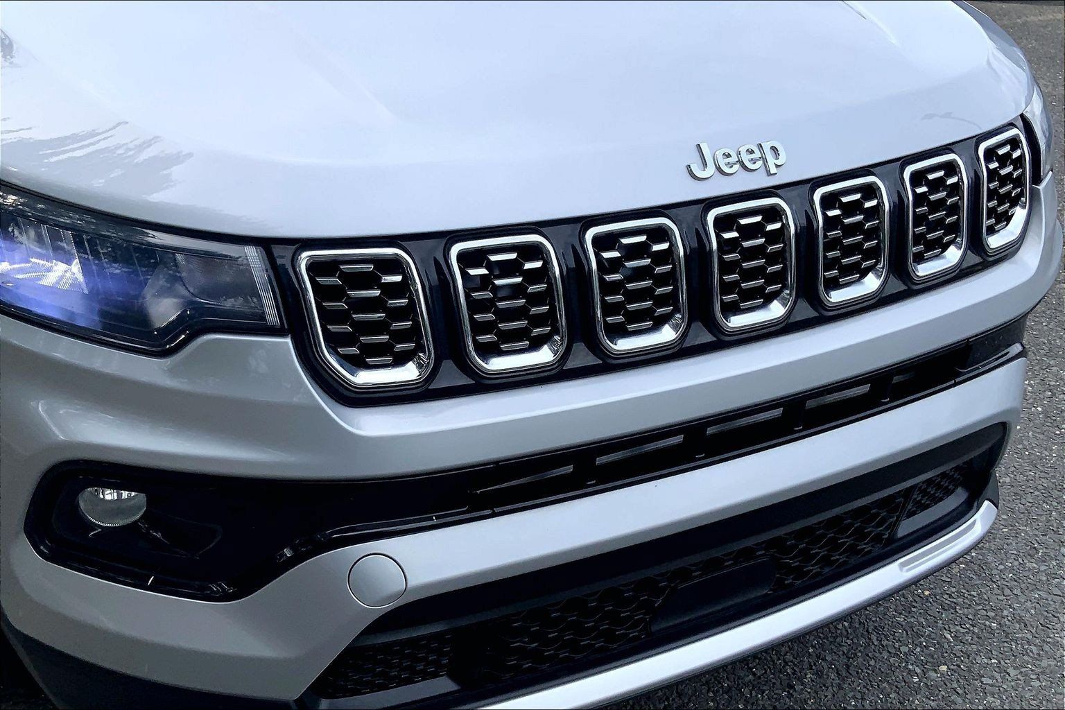 Used 2025 Jeep Compass Limited w/ Sun & Sound Group AWD/4WD image 26
