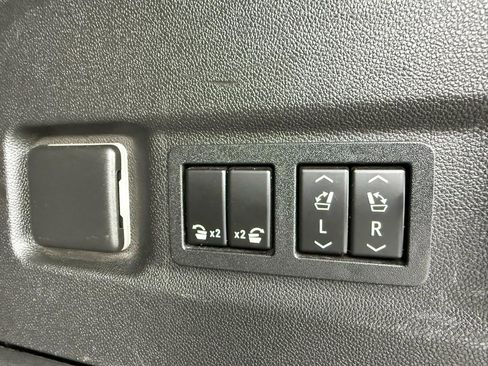 Used 2021 GMC Yukon XL AT4 w/ Rear Media and Nav Package image 17