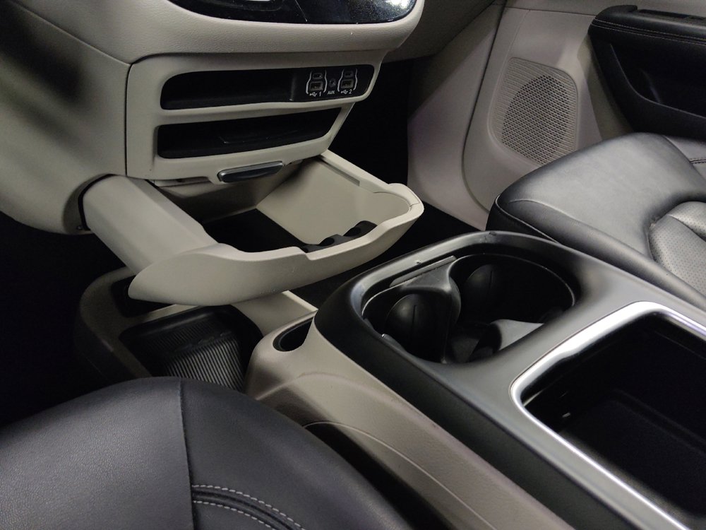 Used 2024 Chrysler Pacifica Touring-L FWD image 26