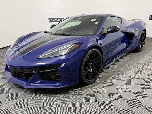 Used 2025 Chevrolet Corvette Z06 RWD image 2