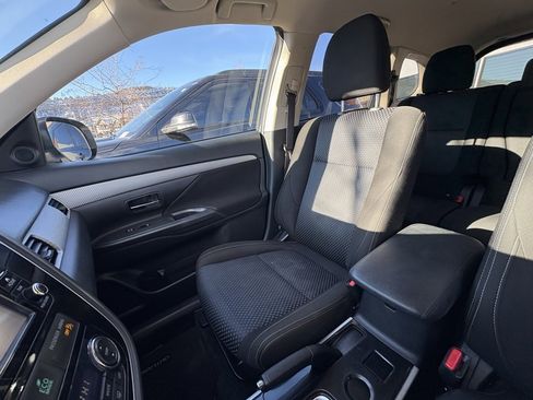 Used 2017 Mitsubishi Outlander ES image 20