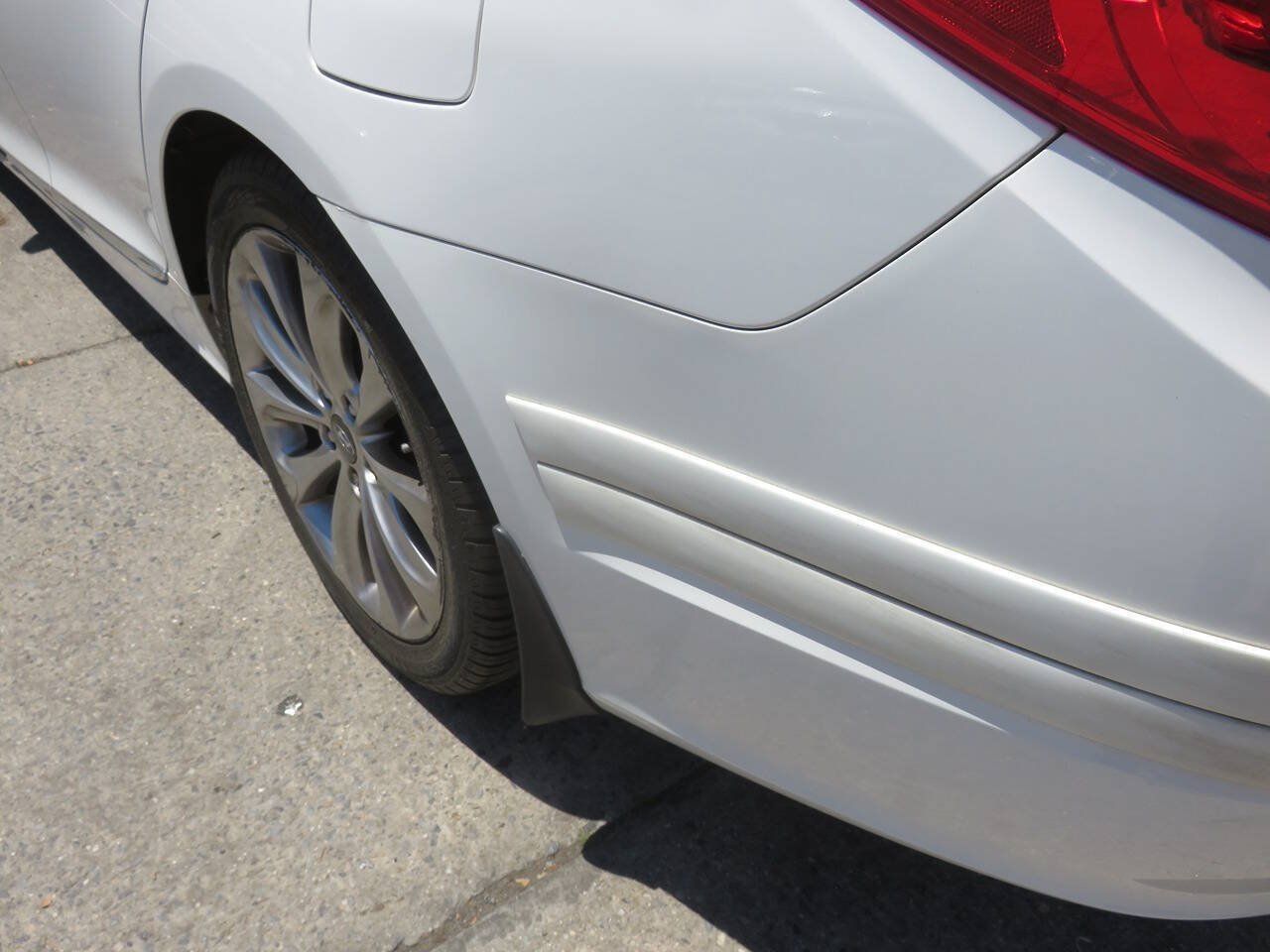 Used 2012 Hyundai Sonata Limited w/ Navigation Pkg FWD image 35